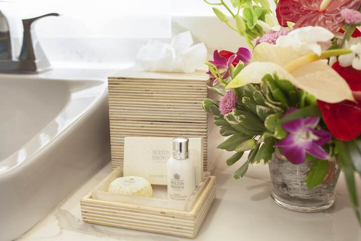 Bathroom amenities