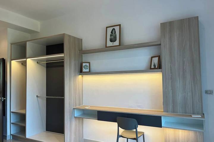 Room 14 of 93