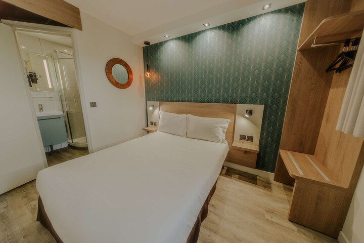 Room 34 of 84