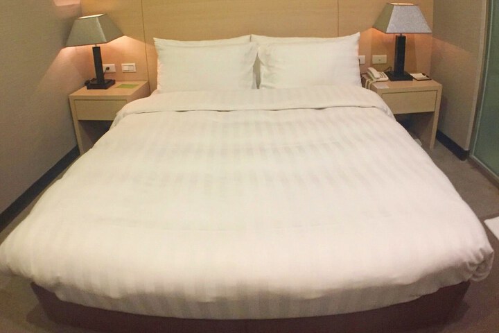 Room 13 of 34