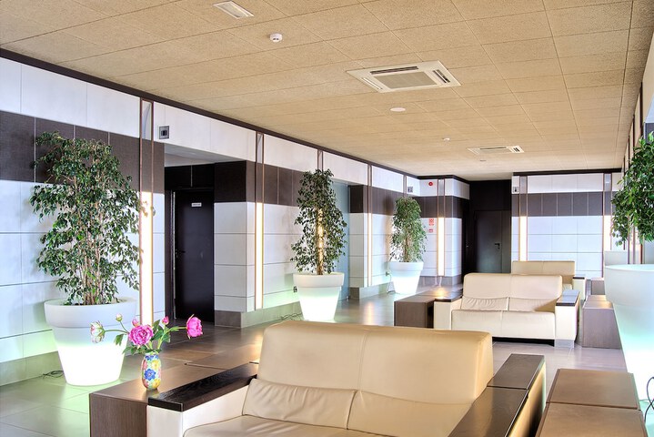 Entrance & Lobby