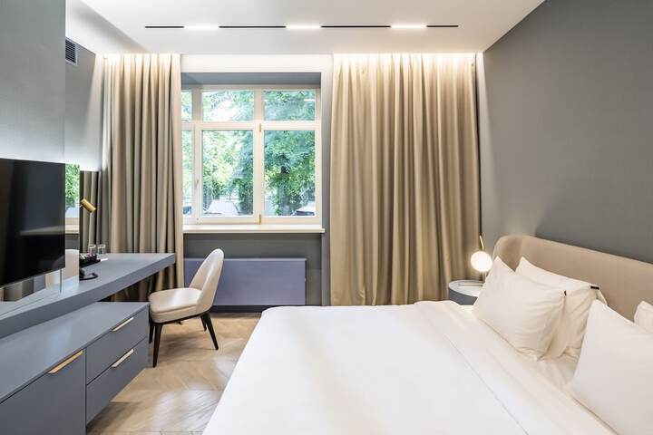 Room 4 of 73