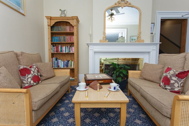 Lounge 64 of 71