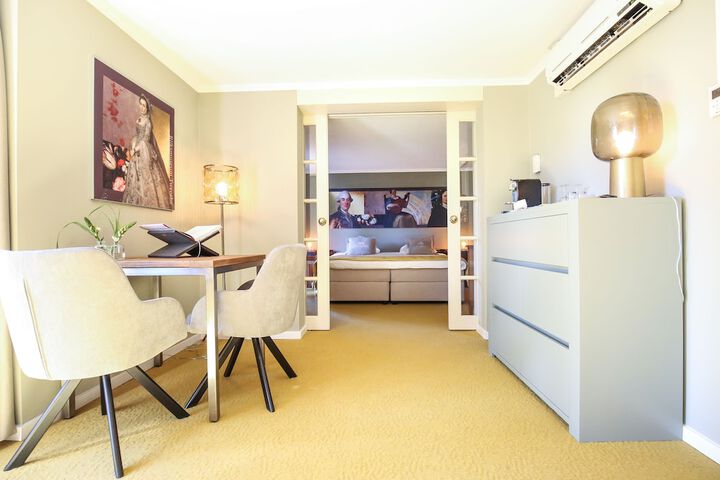 Room 3 of 37