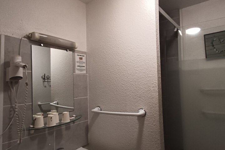Room 33 of 55