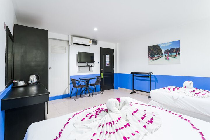 Room 4 of 12