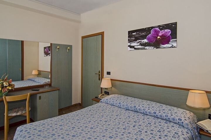 Room 7 of 40