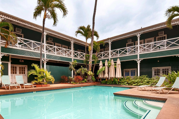 Hotel Pool