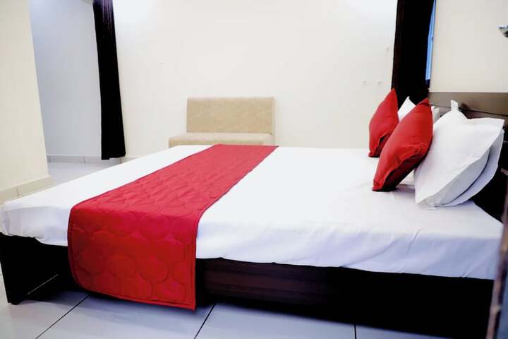 Room 9 of 17
