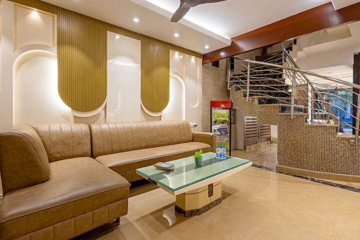 Entrance & Lobby