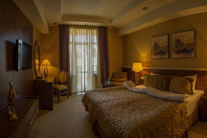 Room 8 of 37