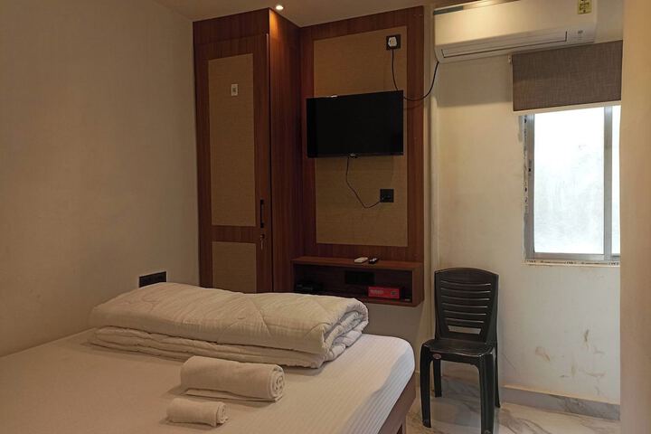 Room 9 of 19