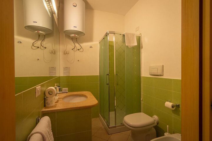 Room 43 of 47