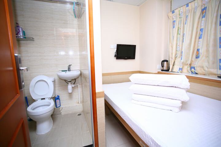 Room 6 of 110