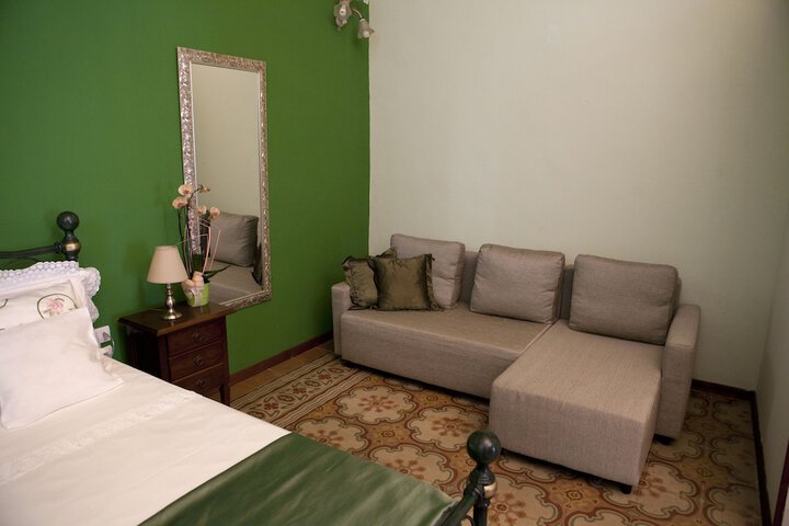 Room 7 of 90