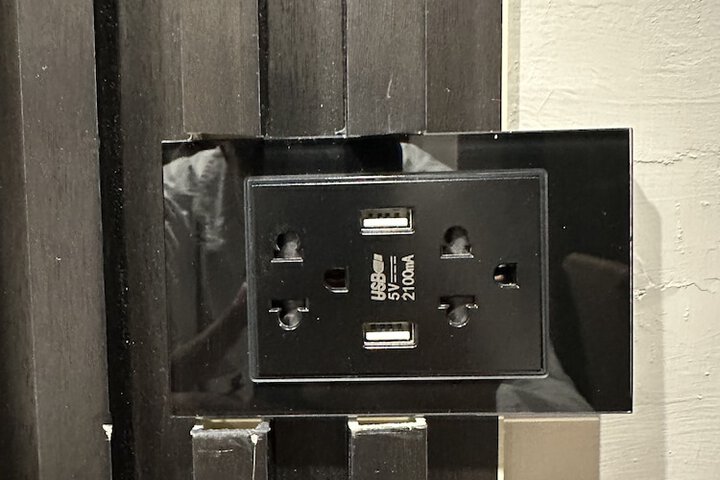 Room 17 of 38