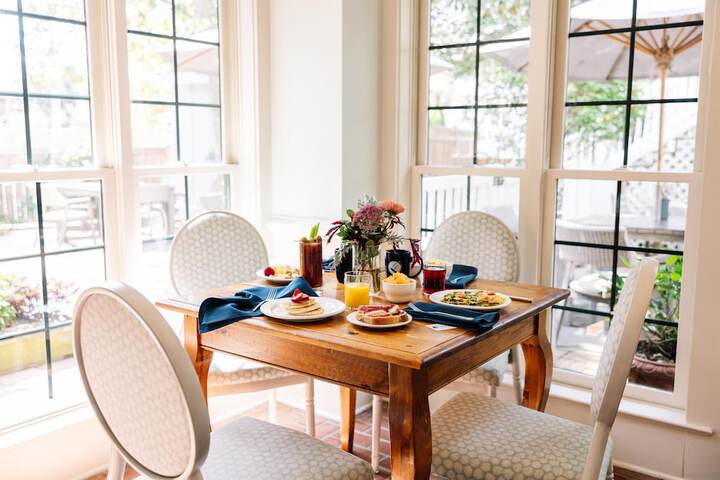 Breakfast/Coffee Service 153 of 194