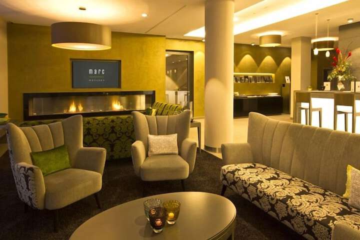 Entrance & Lobby