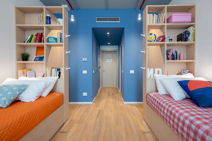 Room 9 of 42