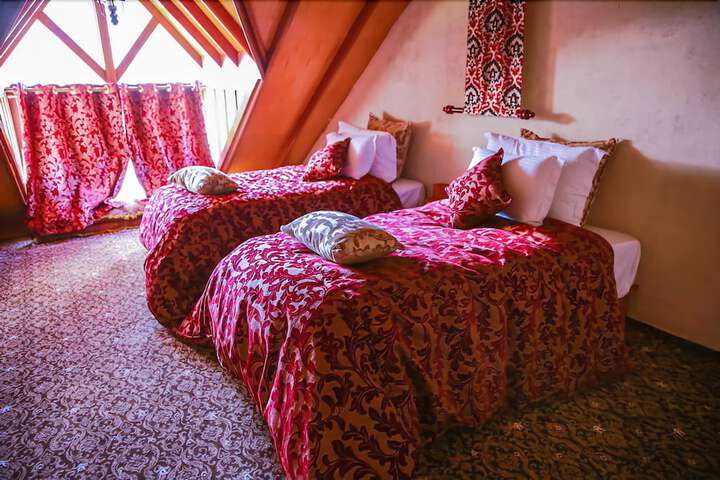 Room 4 of 33