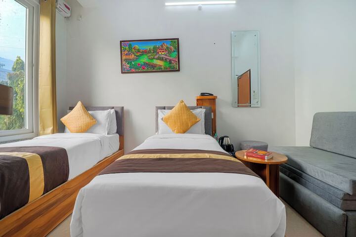 Room 3 of 28