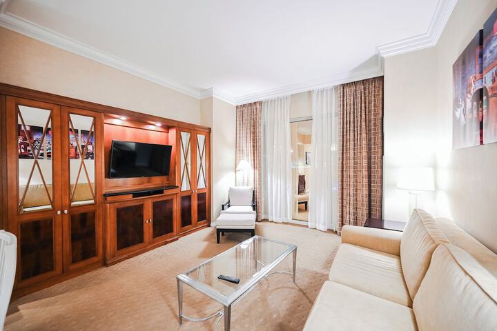 Room 215 of 438