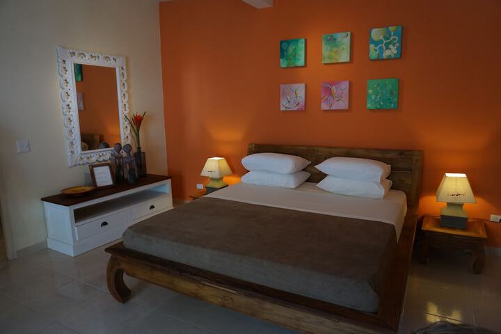 Room 8 of 114