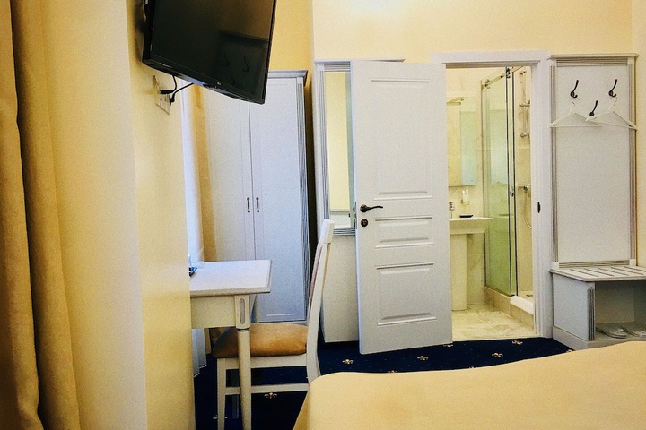 Room 8 of 62