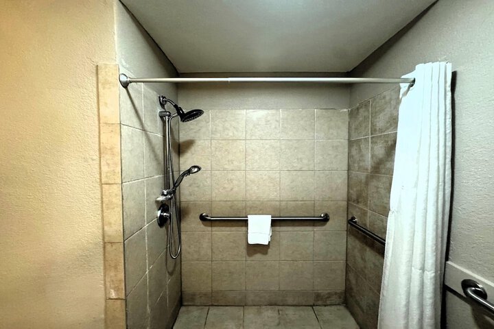 Room 30 of 40