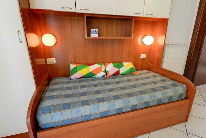 Room 13 of 35