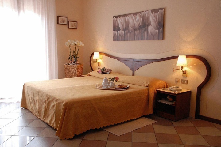 Room 21 of 43