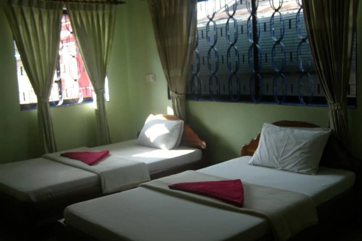 Room 12 of 34