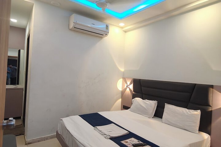 Room 12 of 20