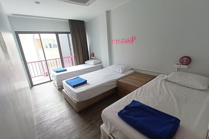 Room 12 of 16