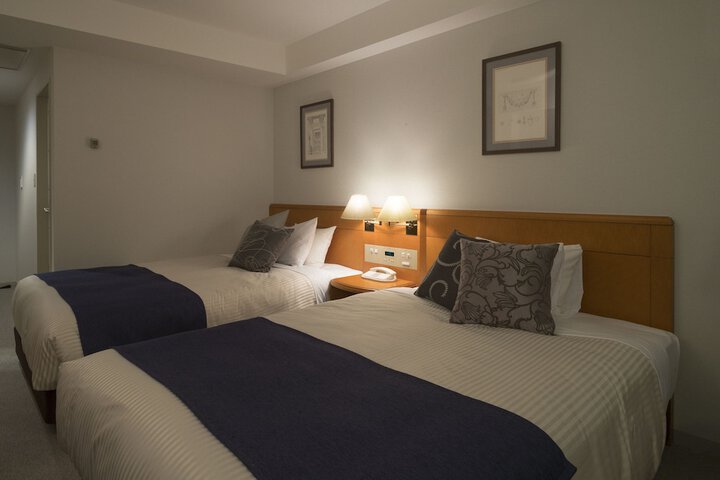 Room 15 of 77
