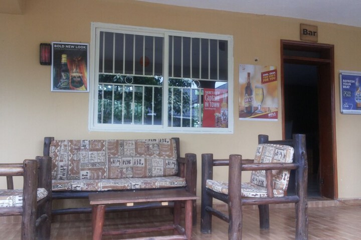 Lounge 38 of 60