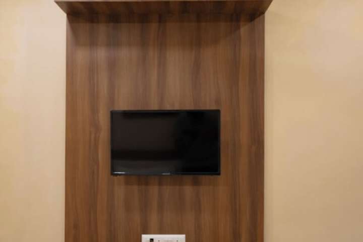 Room 9 of 33