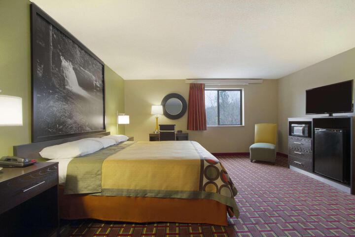 1 King Bed (8 of 12)