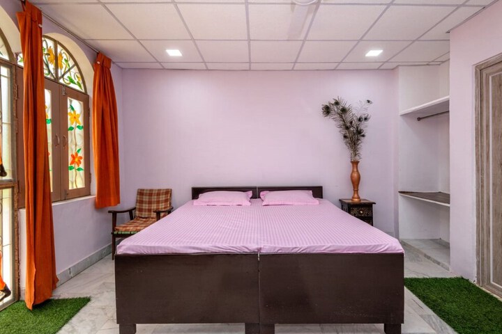 Room 4 of 13