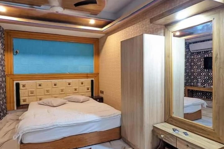 Room 3 of 22