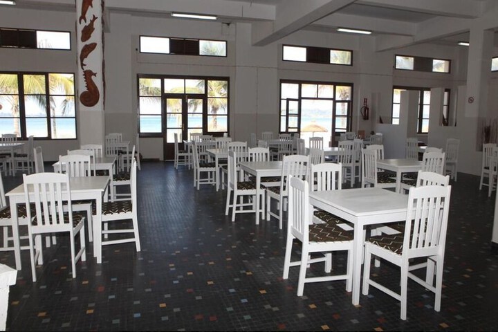 Dining 15 of 19