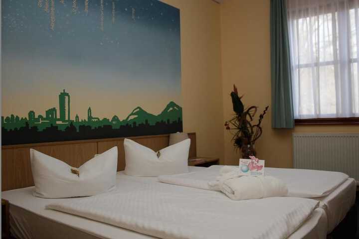 Room 12 of 33