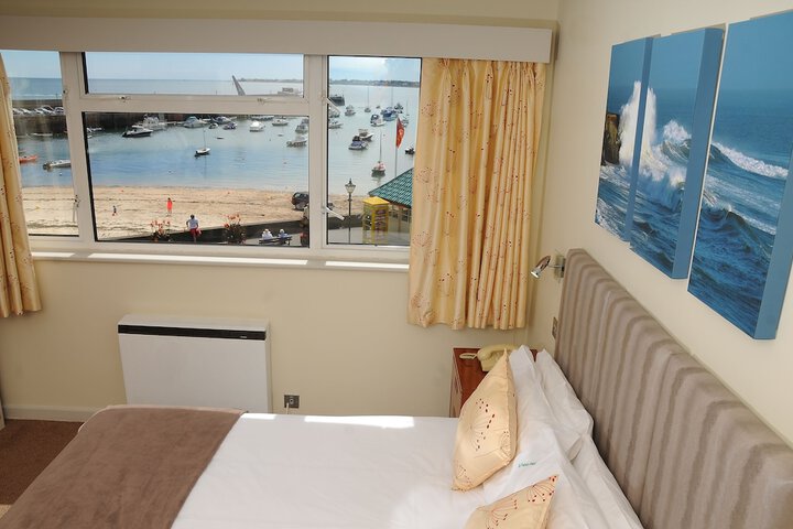 Room 9 of 33