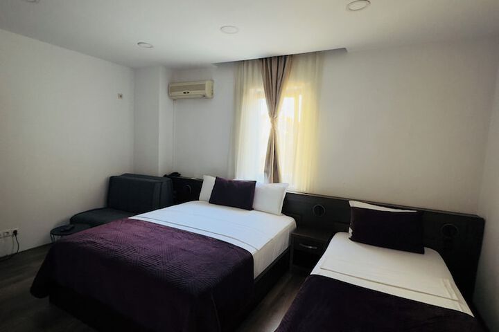 Room 32 of 40
