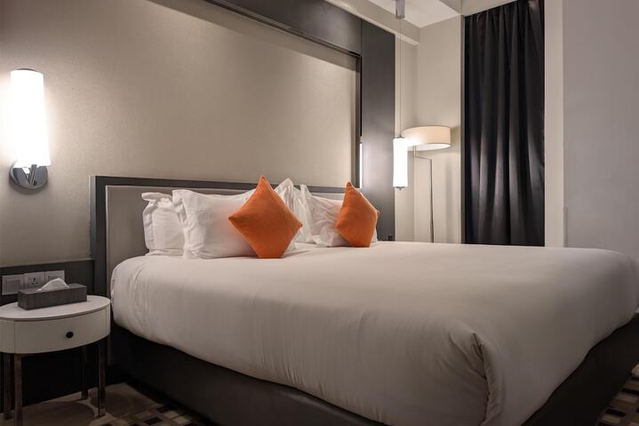 Room 28 of 86