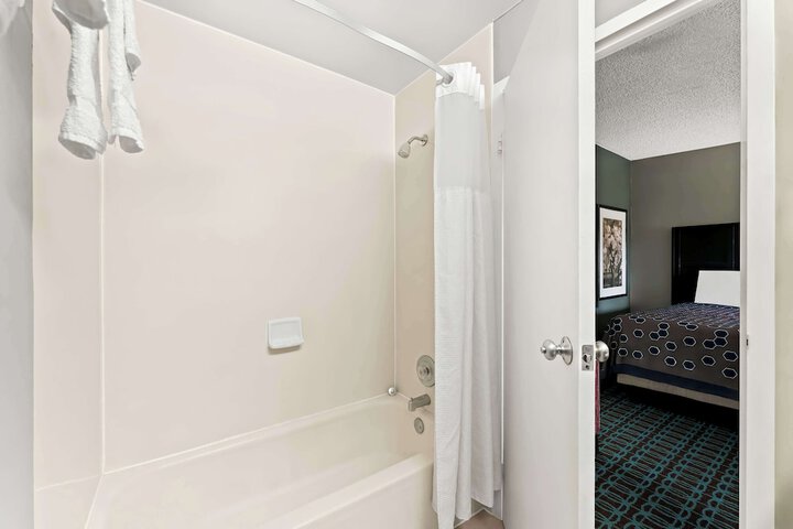 2 Double Beds (1 of 10)