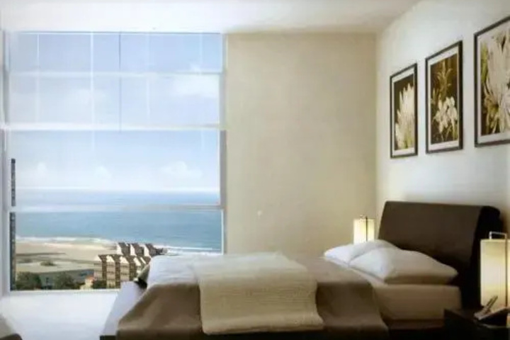 Room 4 of 18