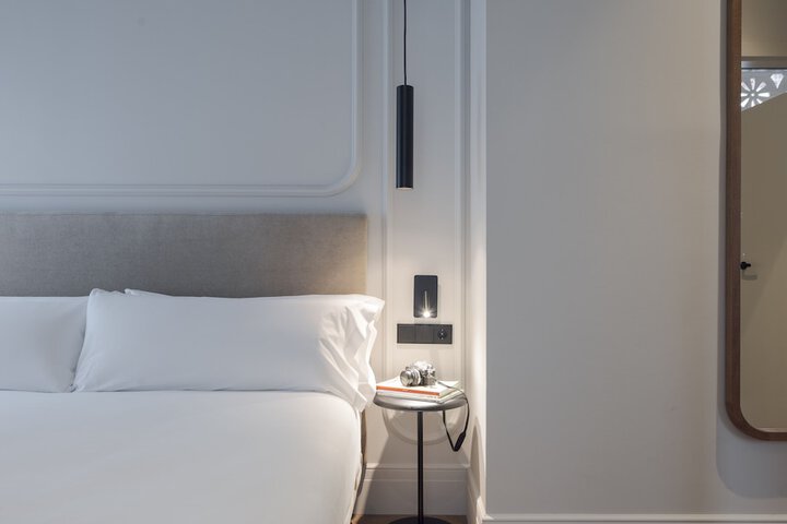 Room 10 of 32