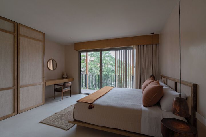 Room 4 of 80