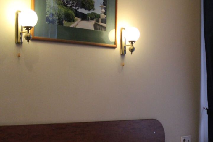 Room 4 of 52